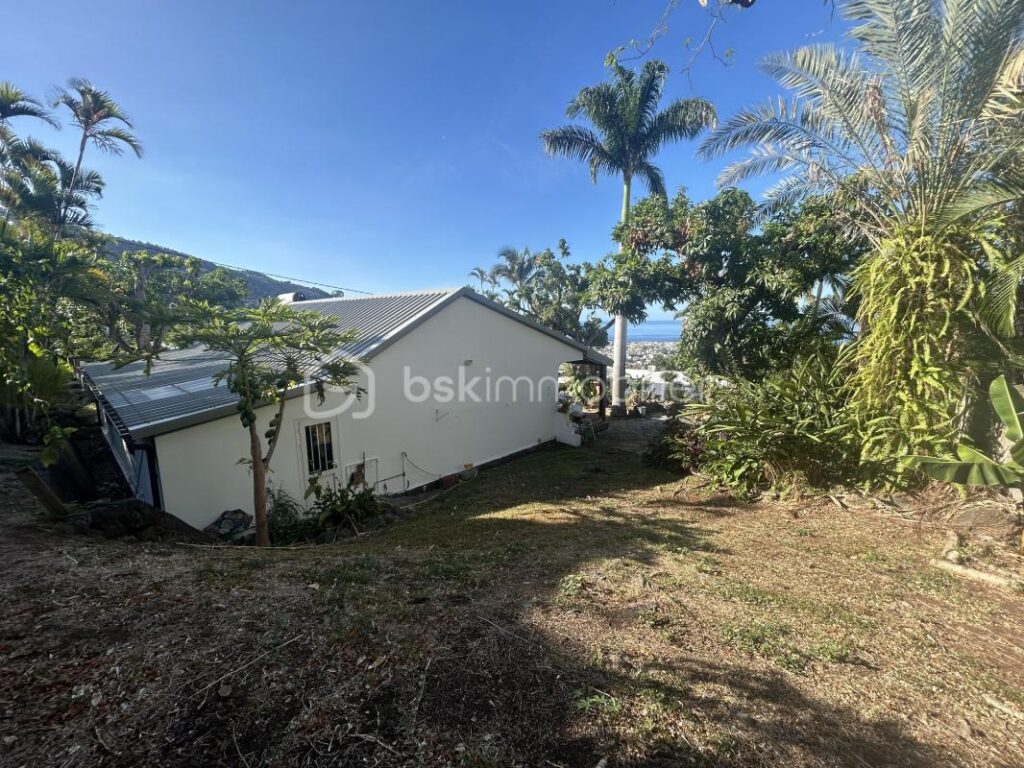 Maison de plain-pied de 181 m² sur un terrain de 1058 m² à Bellepierre – 5 pièces – 4 chambres – 136 m²