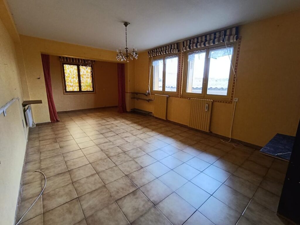 PROCHE TOUTES COMMODITES, BEL ENVIRONNEMENT – 5 pièces – 4 chambres – 186 m²