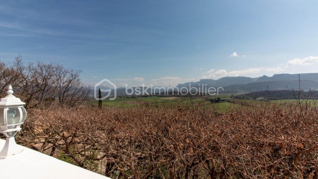 Vue panoramique 180° – Position dominante – À 15 min de Montélimar – 6 pièces – 4 chambres – 194 m²