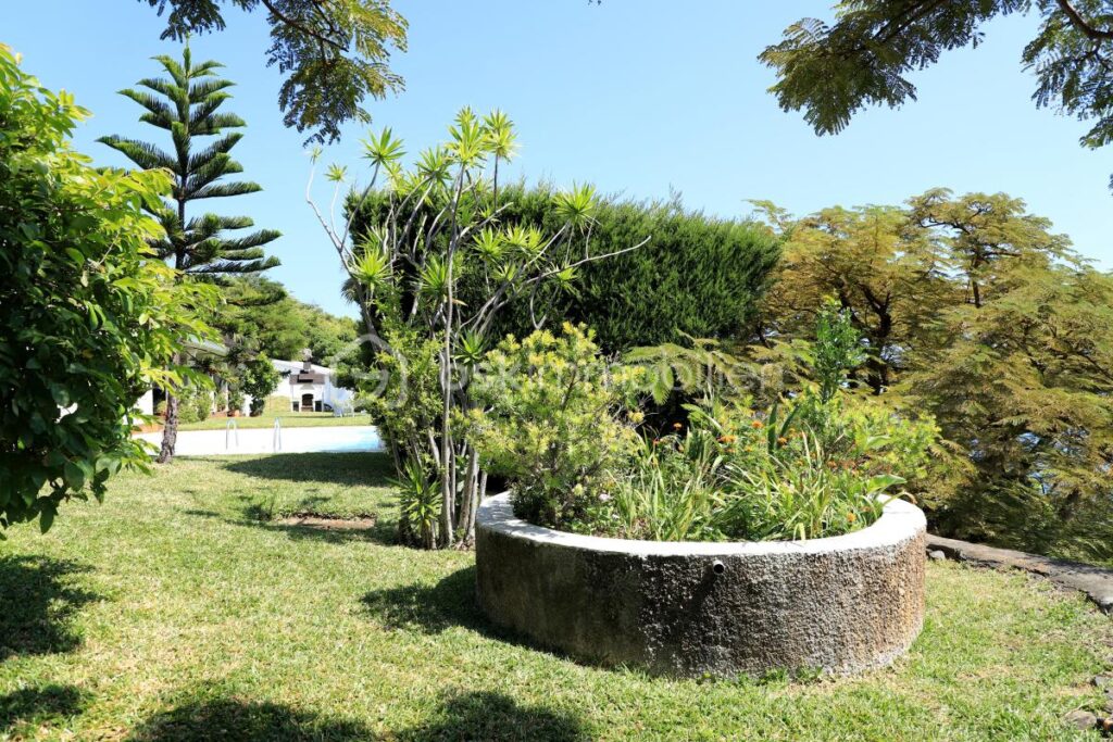 ✨ Villa d’exception avec vue mer – La Montagne (97417) – 7 pièces – 5 chambres – 350 m²