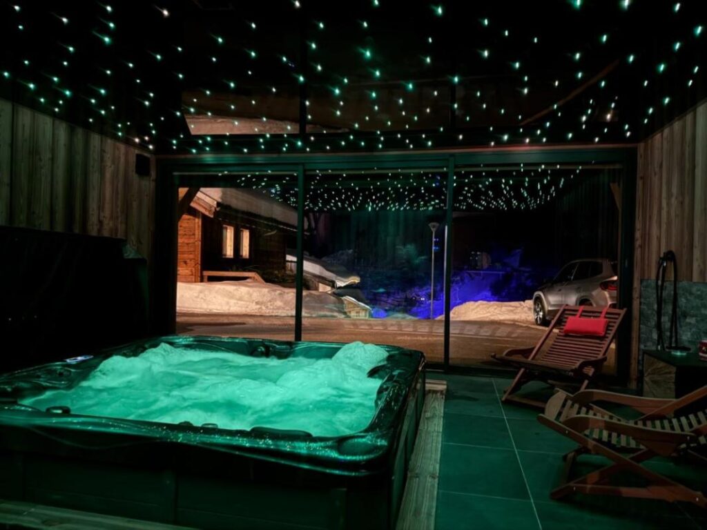 à vendre CHALET DE PRESTIGE — Auron, Station des Alpes-Maritimes 176 m² — 4 chambres — Vue imprenable sur le domaine skiable – 6 pièces – 4 chambres – 176 m²