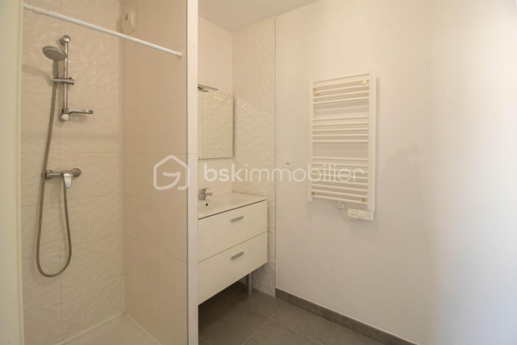 – Appartement de 39m² avec terrasse – – 2 pièces – 1 chambre – 39 m²