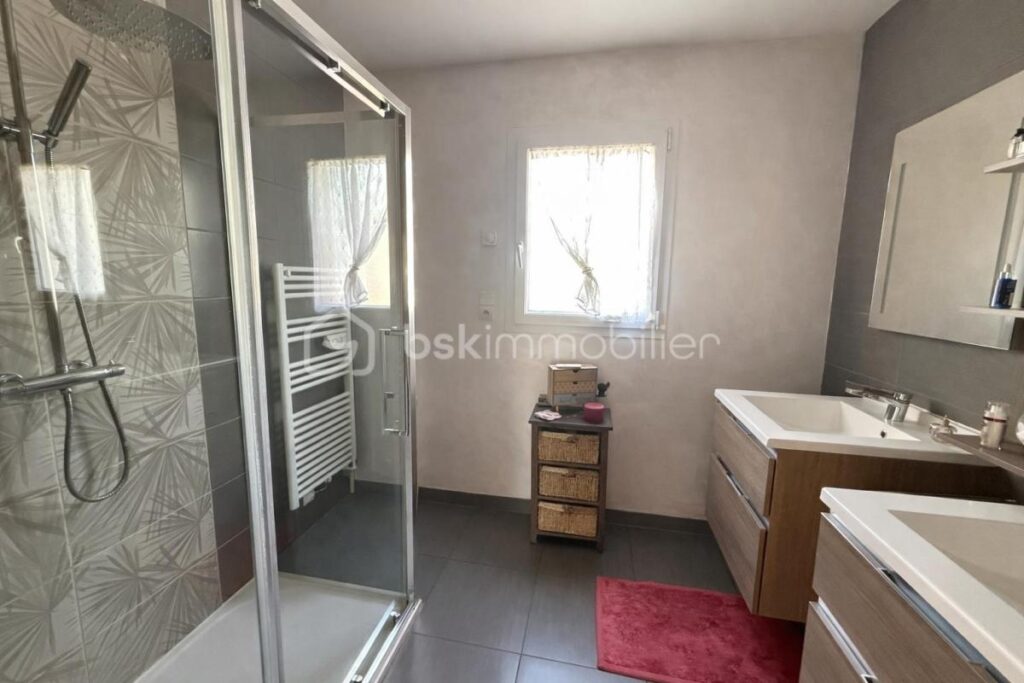 Maison familiale avec piscine chauffée – 7 pièces – 4 chambres – 150 m²