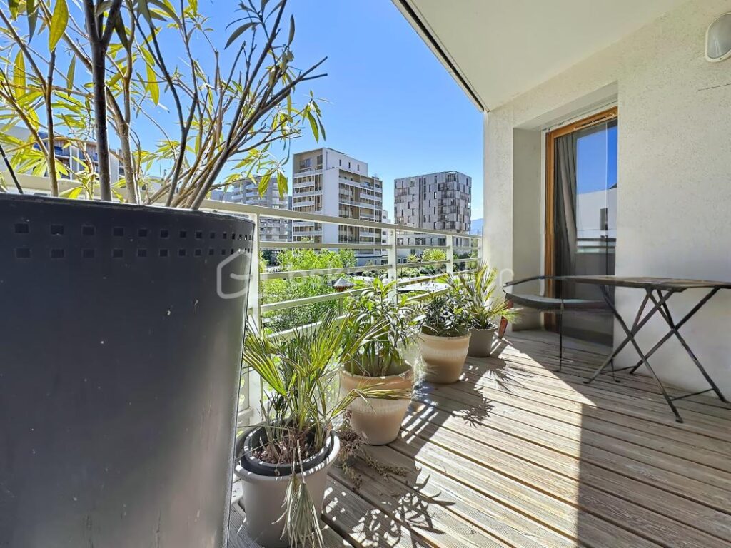 📍 T3 lumineux avec terrasse – 67,5 m² – Presqu’île de Grenoble (2015) 10 rue Capitaine Lanvin Lespiau – 3 pièces – 2 chambres – 67 m²
