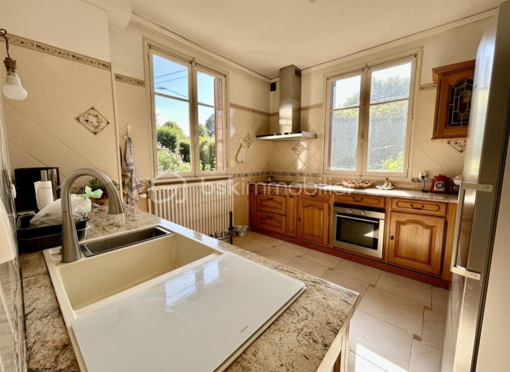 Maison 7 pièces de 170m² à CHARTRETTES (77590) – 7 pièces – 5 chambres – 170 m²