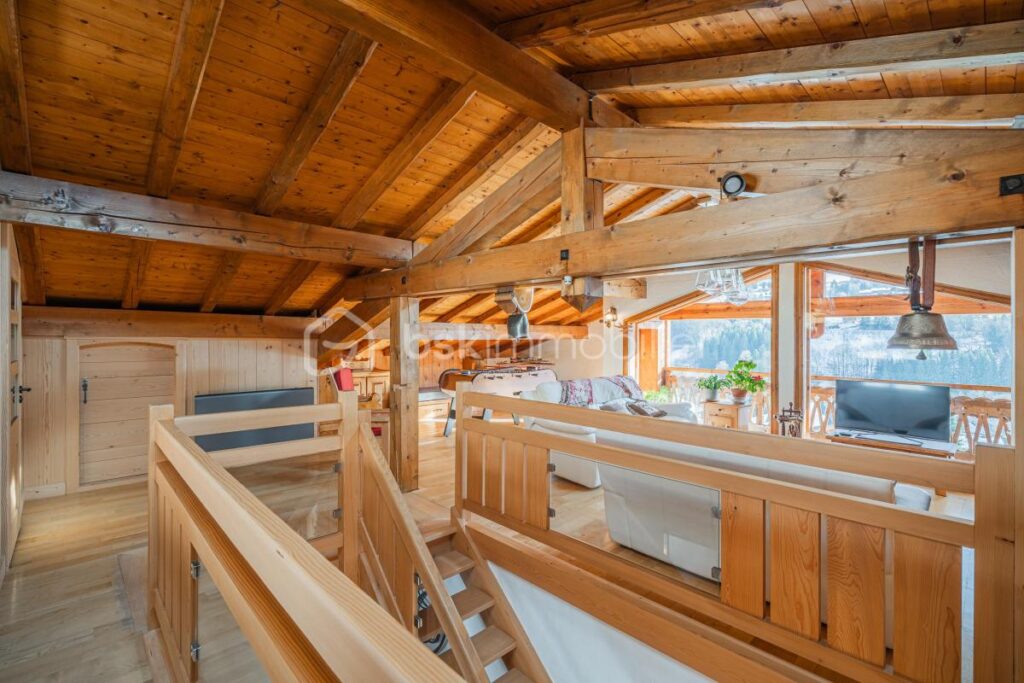 MEGEVE- CHALET FAMILIAL AU COEUR D’UN HAMEAU HISTORIQUE – 12 pièces – 7 chambres – 243 m²