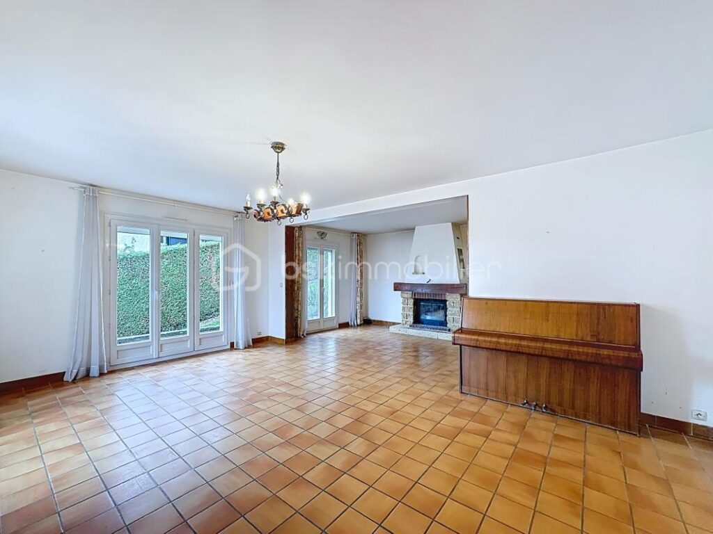 🏡 Maison familiale 7 pièces – 152 m² habitables – CLAIX – 6 pièces – 5 chambres – 152 m²