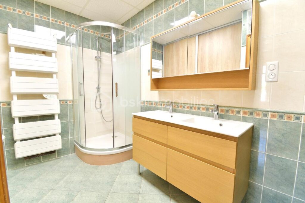 TRES BEL APPARTEMENT d&rsquo;environ 90 m2 très bien entretenu ! – 5 pièces – 4 chambres – 90 m²