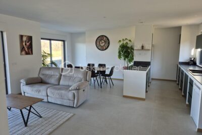 Ensemble Immobiler d’exception composé de deux maisons neuves contemporaines + un terrain constructible en Haute Provence : Ideal investisseur – 12 pièces – 8 chambres – 300 m²