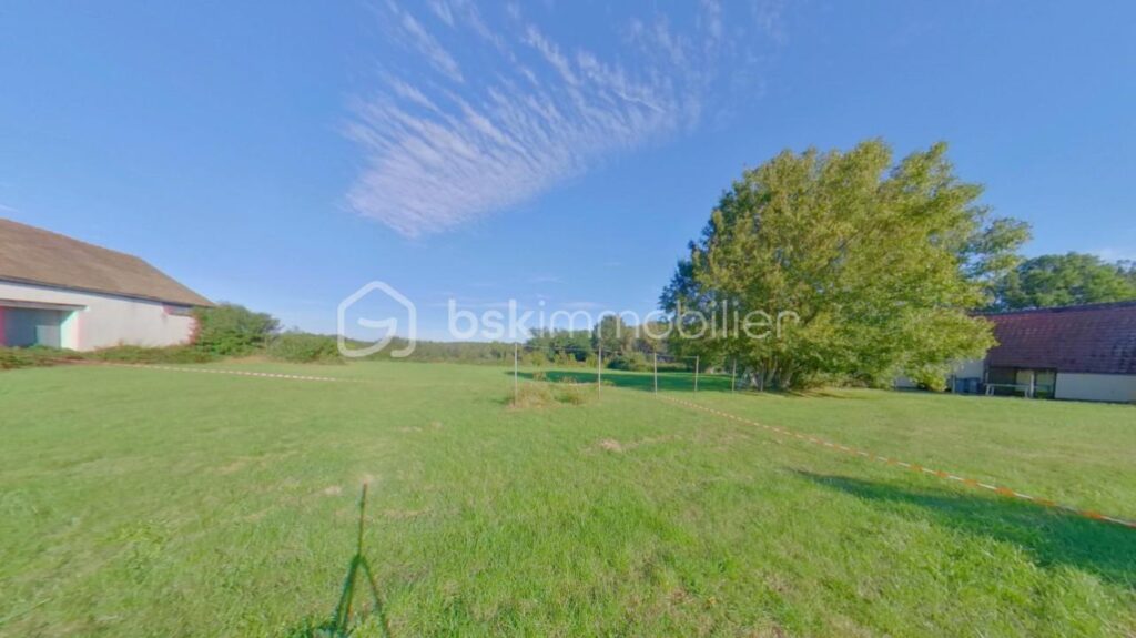 Longère de 92 m² sur 4065 m² de terrain – 6 pièces – 3 chambres – 92 m²