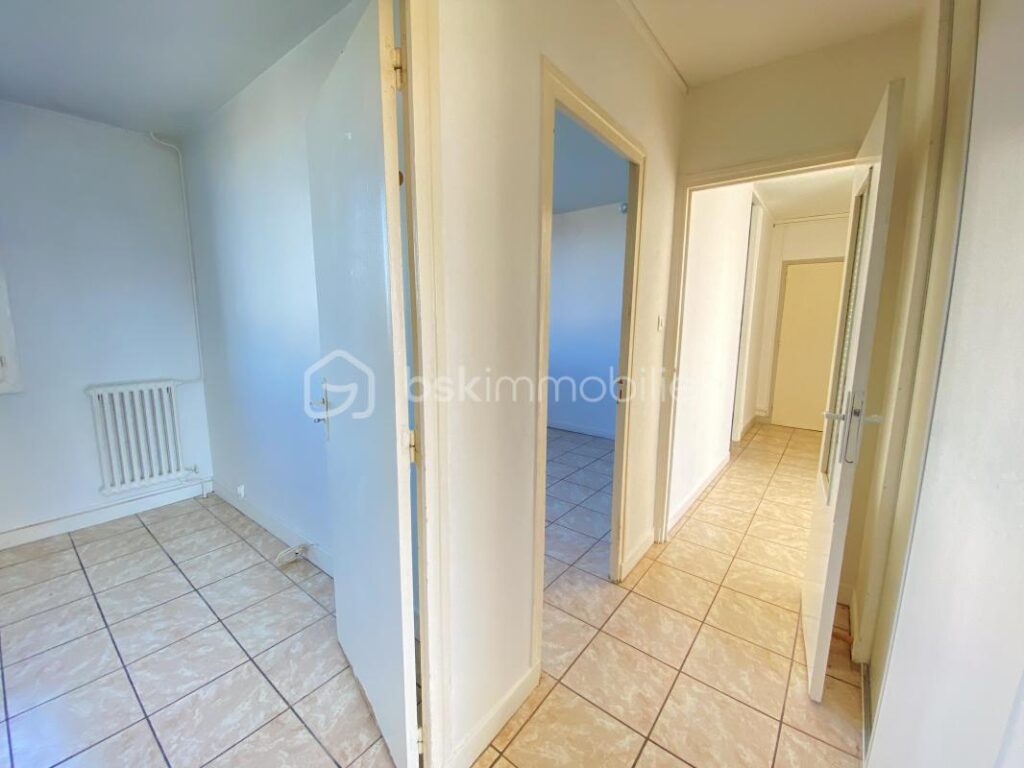 Appartement 4 pièces – 66 m² – Lumineux – Vue dégagée – Fort potentiel – 5 pièces – 3 chambres – 66 m²