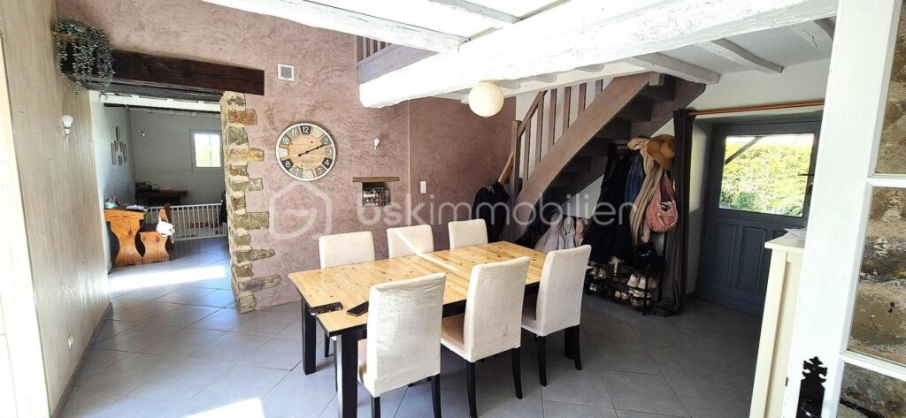 Maison de caractère en pierre rénovée – 7 pièces – 4 chambres – 165 m²