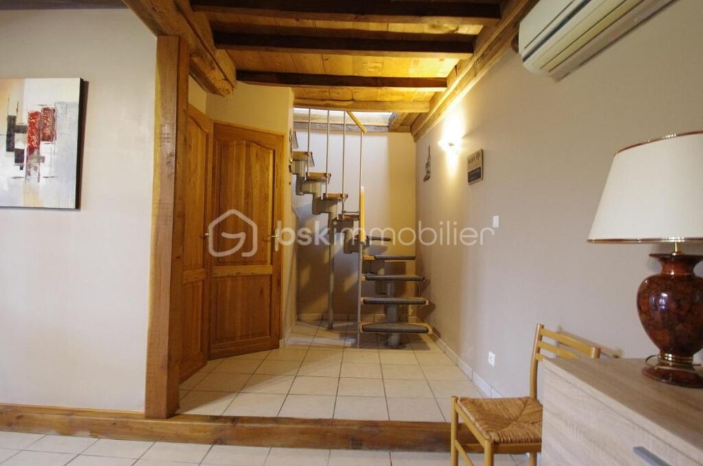 Maison de caractère avec activité touristique – Clomot – 4 pièces – 2 chambres – 98 m²