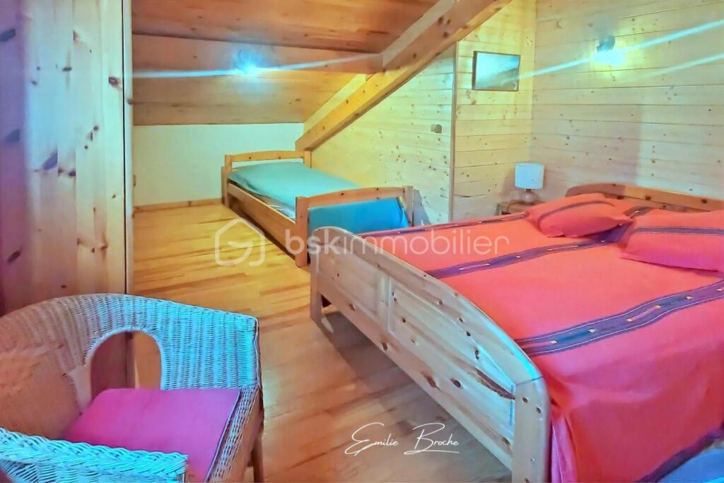 CHALET 4 CHAMBRES – A 15 MINUTES DES PISTES DE SKI – EN PLEINE NATURE – 6 pièces – 4 chambres – 88 m²