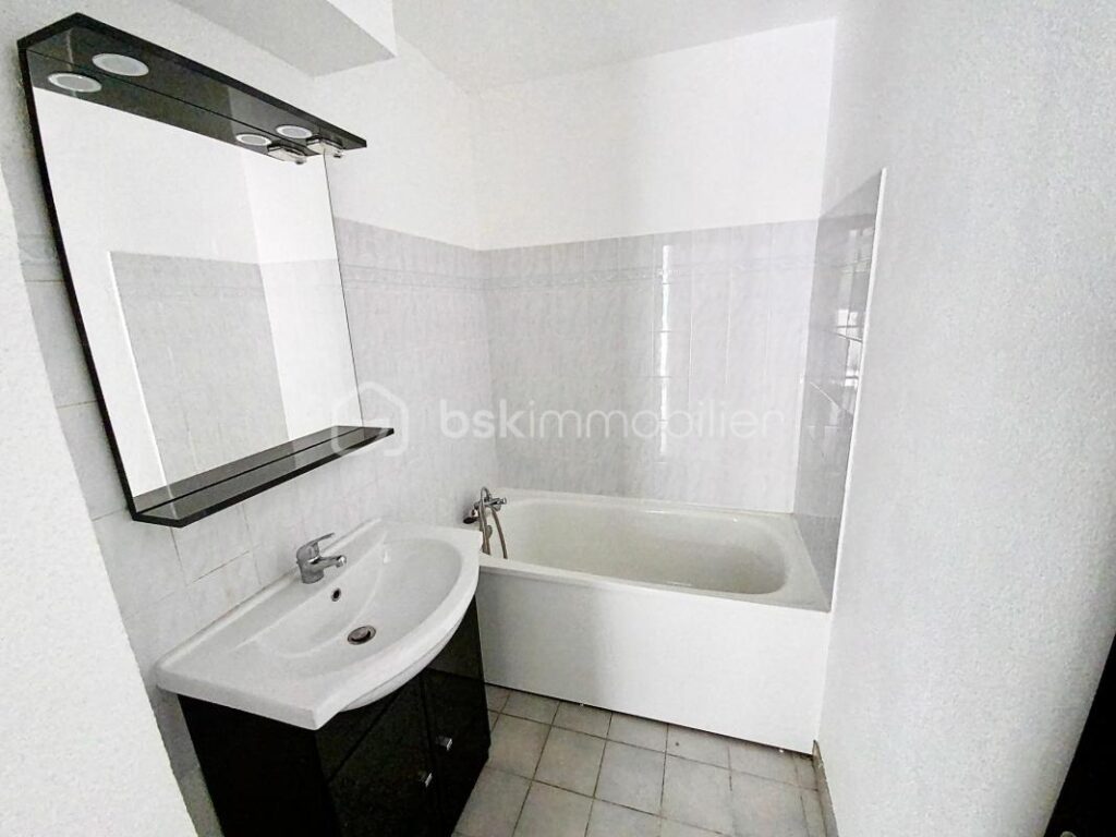 *** SETE – APPARTEMENT AVEC VUE – PLAVE DE PARKING PRIVATIVE – IDEAL PRIMO *** – 2 pièces – 1 chambre – 26 m²