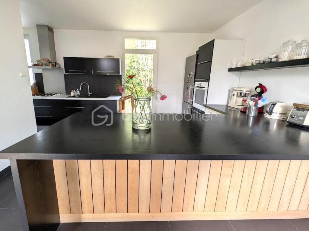 Maison de charme et sa dépendance 𝐚𝐮𝐱 𝐩𝐨𝐫𝐭𝐞𝐬 𝐝𝐮 𝐇𝐚𝐯𝐫𝐞, 𝐯𝐢𝐞 𝐝𝐞 𝐩𝐥𝐚𝐢𝐧-𝐩𝐢𝐞𝐝, 𝐣𝐚𝐫𝐝𝐢𝐧 𝐜𝐥𝐨𝐬 𝐞𝐭 𝐚𝐫𝐛𝐨𝐫é – 6 pièces – 4 chambres – 180 m²