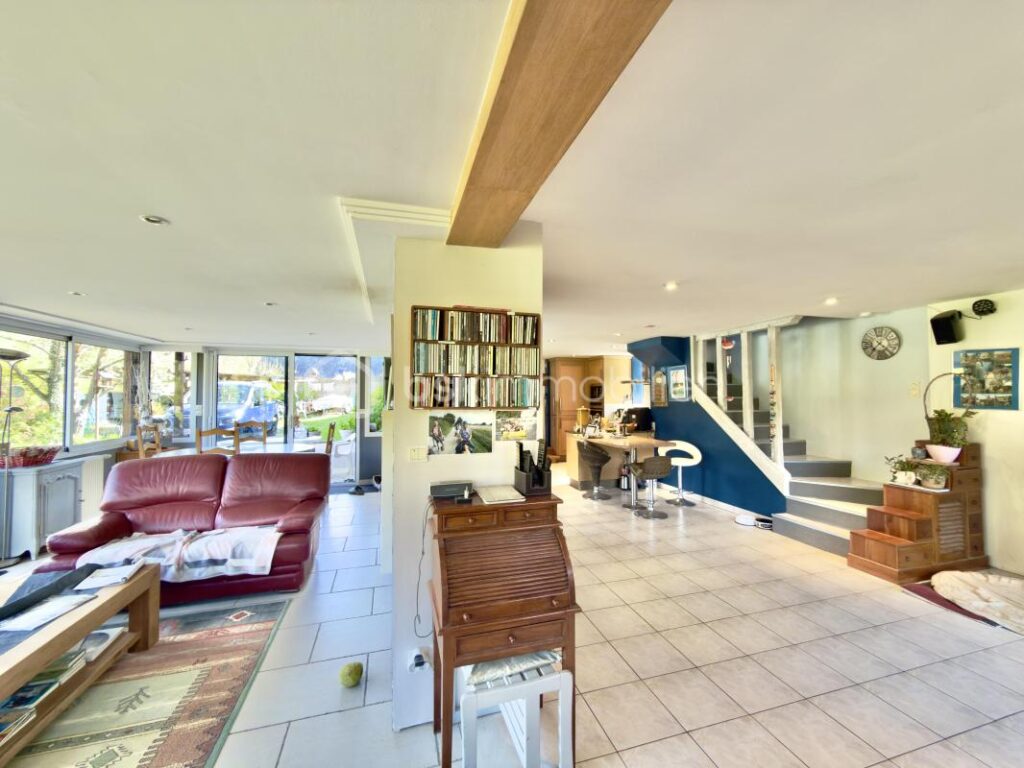 🏡 Maison pleine de charme 160 m² avec terrain exceptionnel de 5 500 m² – Rives-en-Seine – 8 pièces – 5 chambres – 160 m²