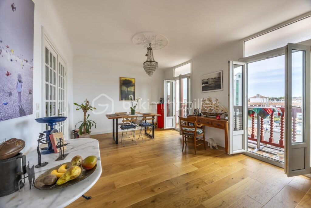 Duplex d’exception avec vue imprenable sur le port de Ciboure – 4 pièces – 2 chambres – 134 m²