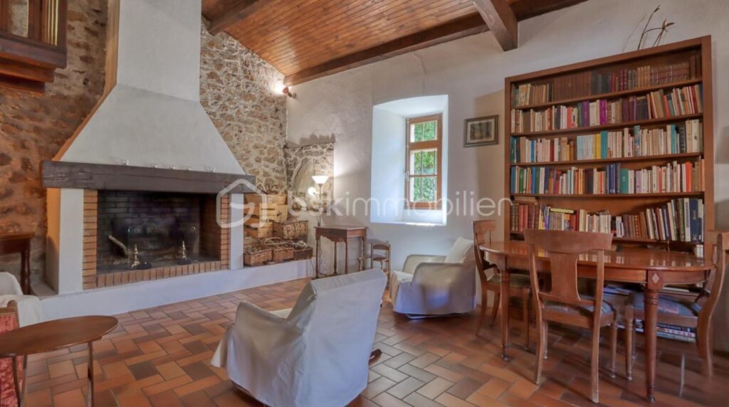 Ferme ardéchoise en pierres avec vue panoramique et châtaigneraie centenaire – 6 pièces – 4 chambres – 171 m²