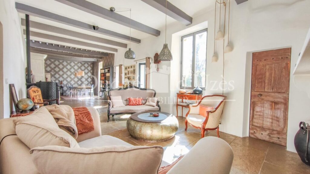 Maison – 14 pièces – 7 chambres – 330 m²