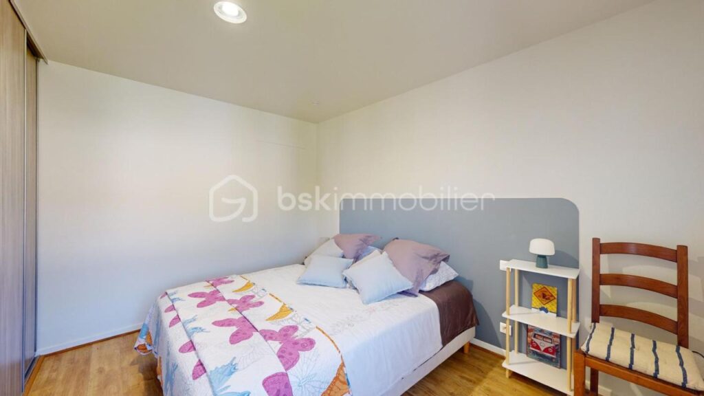 Maison 6 pièces avec piscine implantée sur une grande parcelle arborée – 6 pièces – 4 chambres – 180 m²