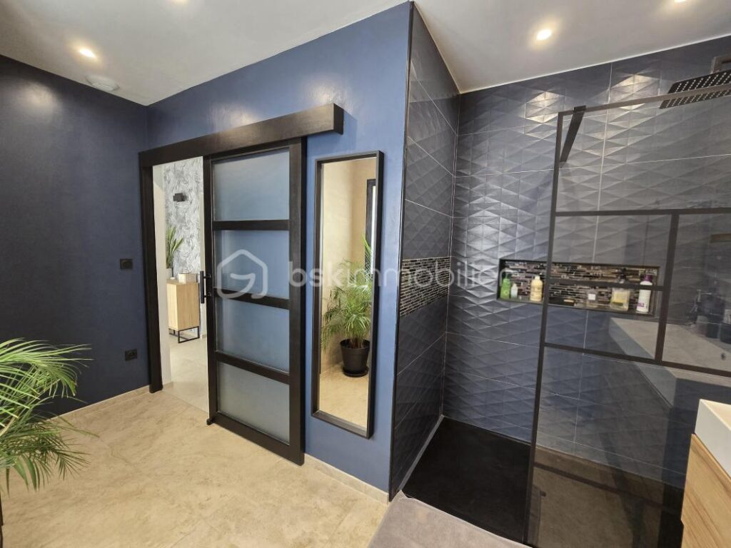 En exlusivité à Lauris jolie maison rénovée, 3 chambres, bureau, piscine – 5 pièces – 3 chambres – 140 m²