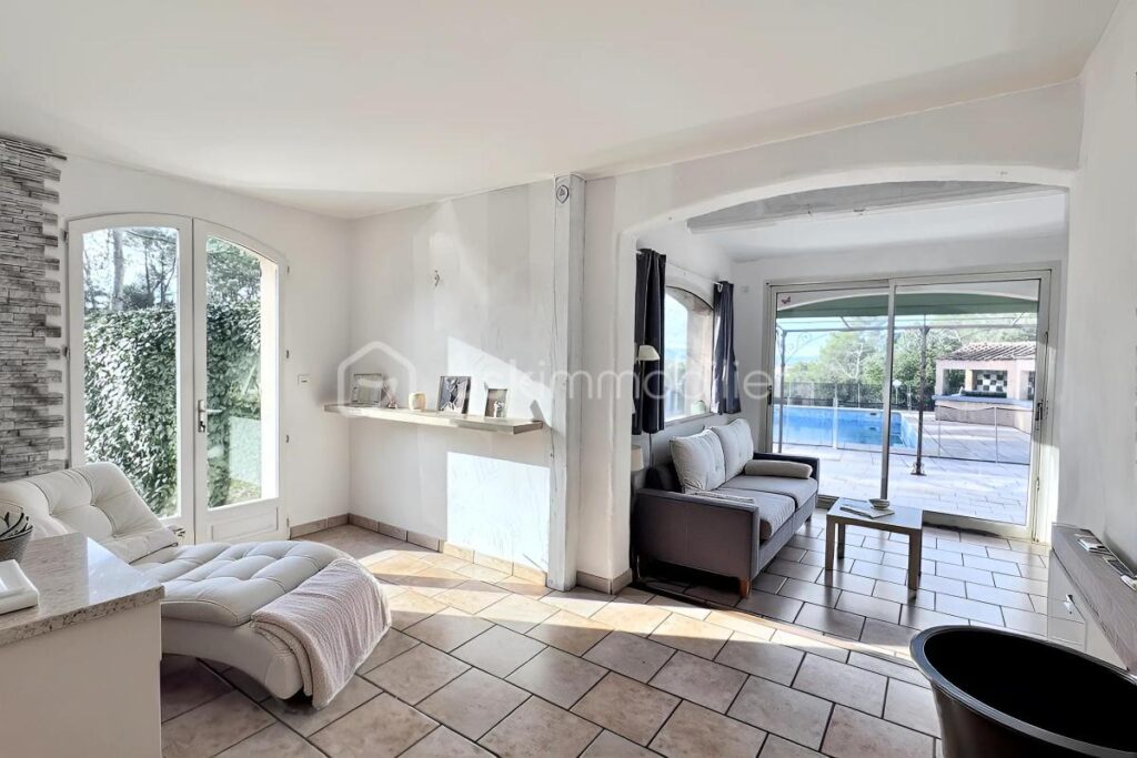 Achat d&rsquo;une Villa 137m² 5 pièces 4 chambres avec piscine à Brignoles secteur résidentiel – 5 pièces – 4 chambres – 131 m²