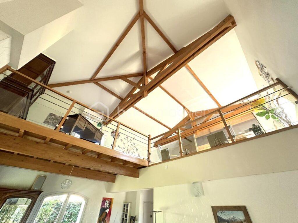 VILLA 7 PIÈCES – 200M2 – 7 pièces – 5 chambres – 200 m²