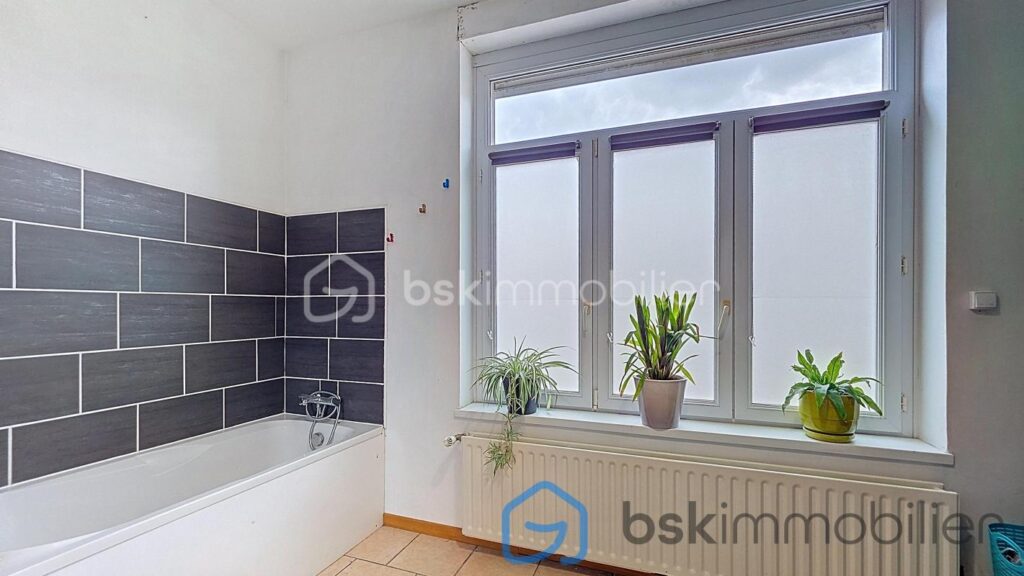 Maison semi-individuelle 4 chambres et parking spacieux – 6 pièces – 4 chambres – 162 m²