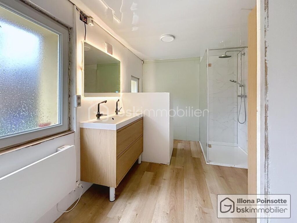 Maison avec dépendances et 1 hectare de terrain – 5 pièces – 4 chambres – 100 m²