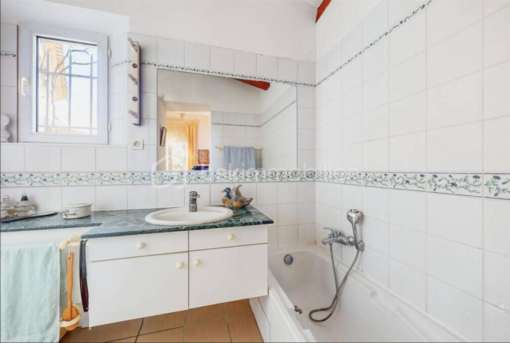 Maison Type 4 / 5 136 m² sur 1400 m² de terrain – 5 pièces – 3 chambres – 136 m²