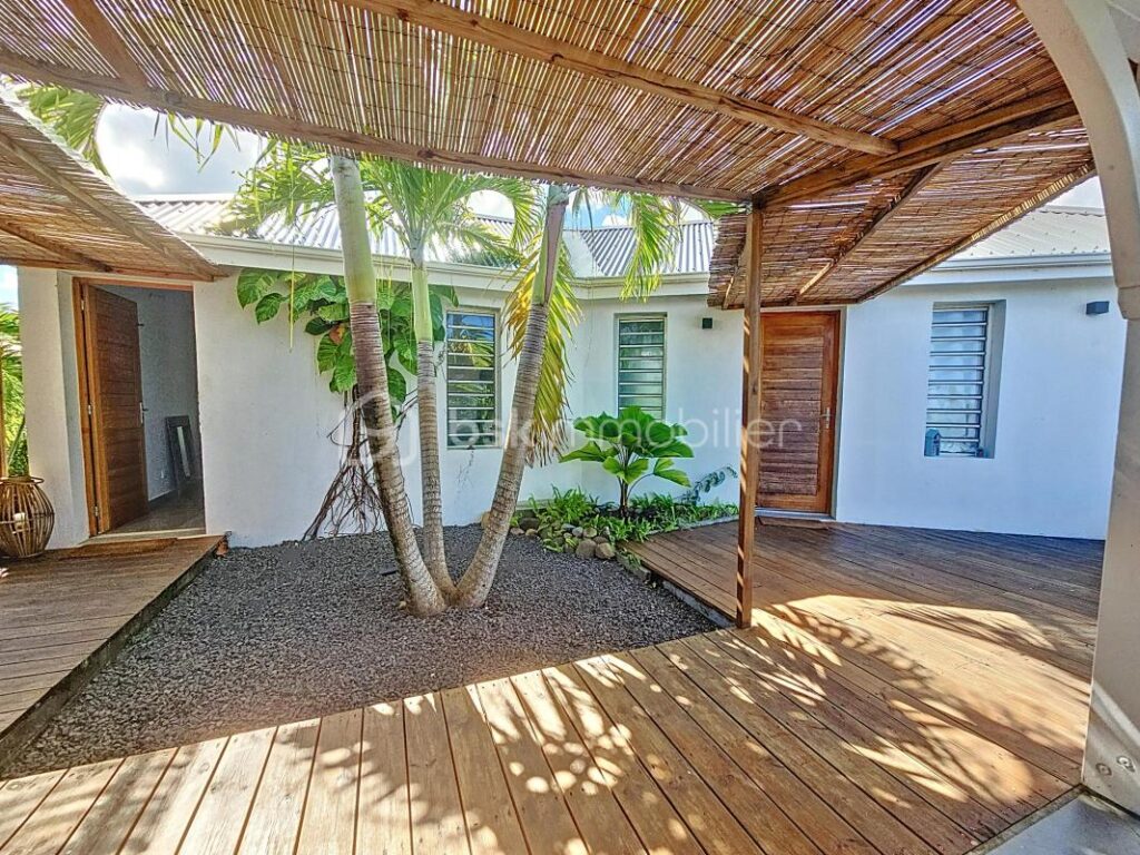 Maison contemporaine avec piscine et résiduel de construction – 4 pièces – 3 chambres – 119 m²