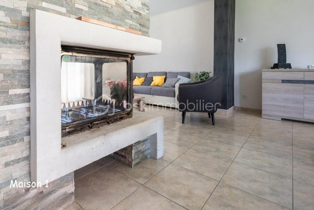 ENSEMBLE IMMOBILIER – 2 MAISONS FAMILIALES + 2 DÉPENDANCES AMÉNAGÉES – VUE PYRÉNÉES – TERRAIN 4500M² – 10 MN LOURDES – 16 pièces – 12 chambres – 410 m²