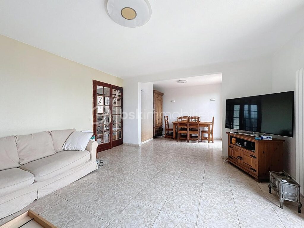 Maison traditionnelle 6 pièces au calme avec sous-sol/garage/terrasse/carport/jardin – 6 pièces – 5 chambres – 135 m²