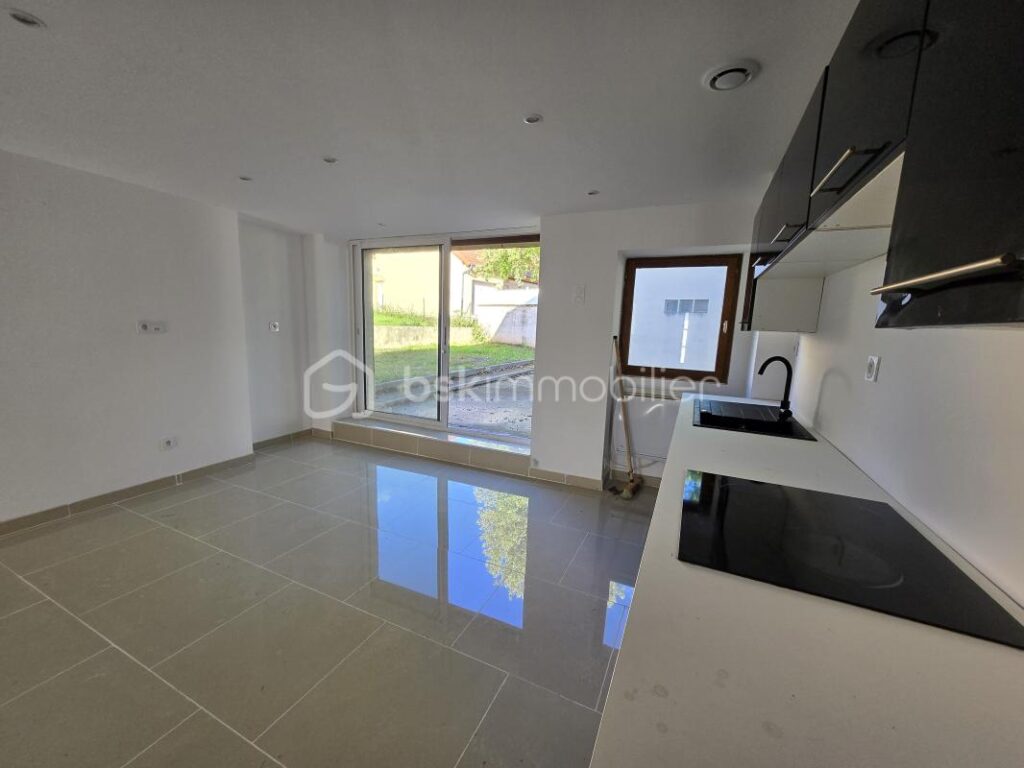 Magnifique Maison de village de 133m² à Saint Léger des Vignes – 6 pièces – 5 chambres – 133 m²