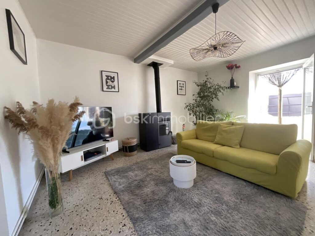 Charme bucolique et tranquillité à La Grand-Combe : Maison de village rénové avec terrasses ensoleillées – 3 pièces – 2 chambres – 65 m²