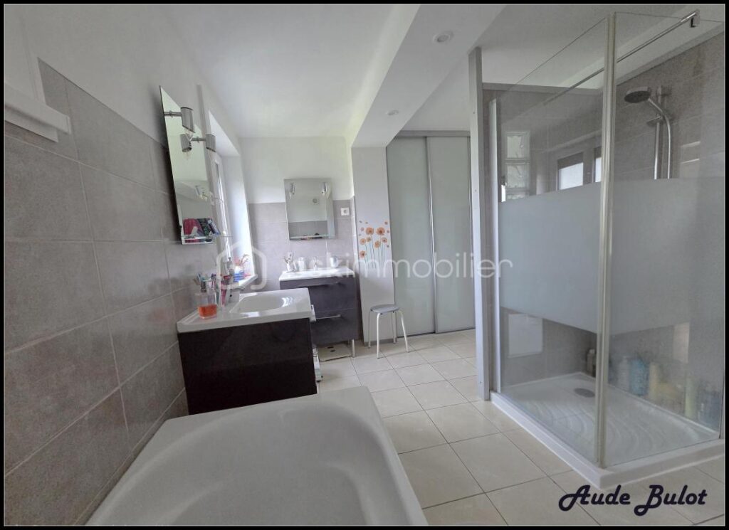 Charmante maison bel étage de 118 m² sur parcelle de 400 m² – Confort et qualité de vie – 6 pièces – 4 chambres – 118 m²