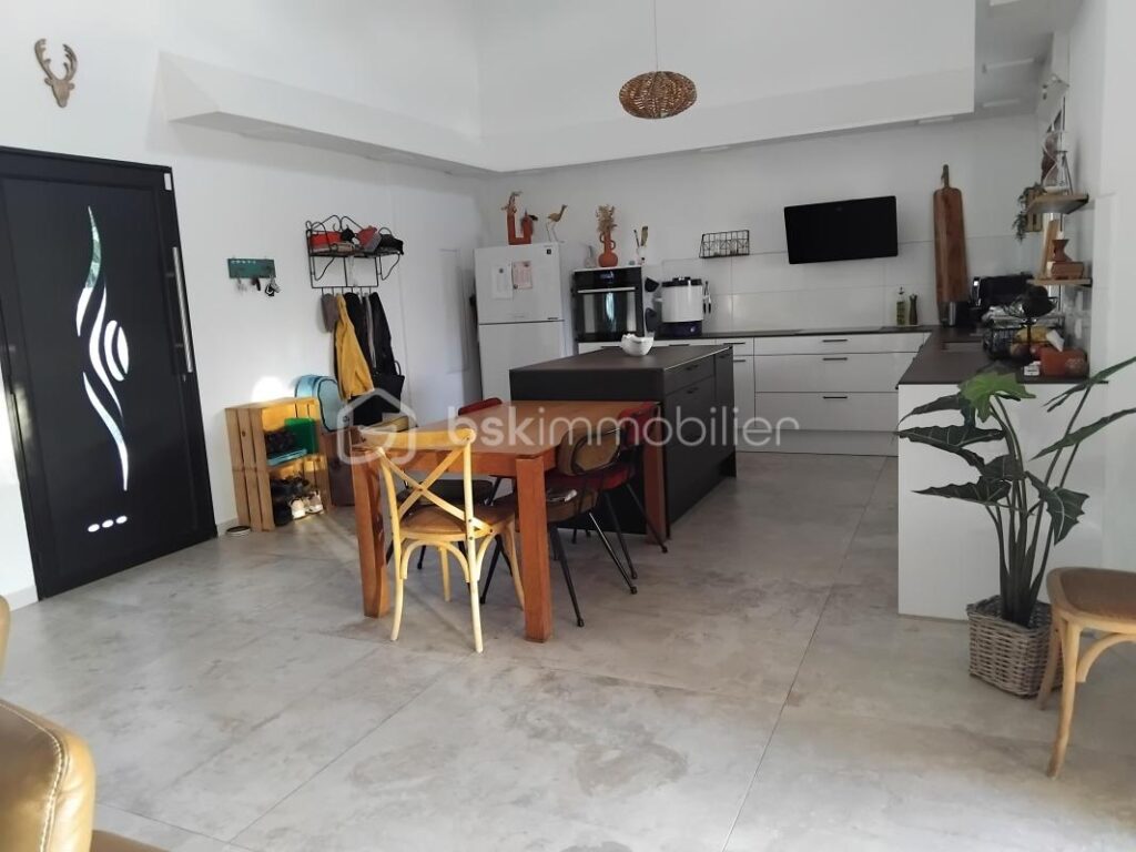 Villa d’architecte moderne de 295 m² : un véritable HAVRE DE PAIX dans le sud de la Réunion ! – 7 pièces – 5 chambres – 295 m²