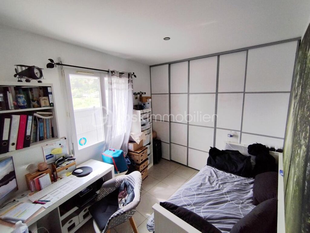 Villa avec piscine – 6 pièces – 4 chambres – 132 m²