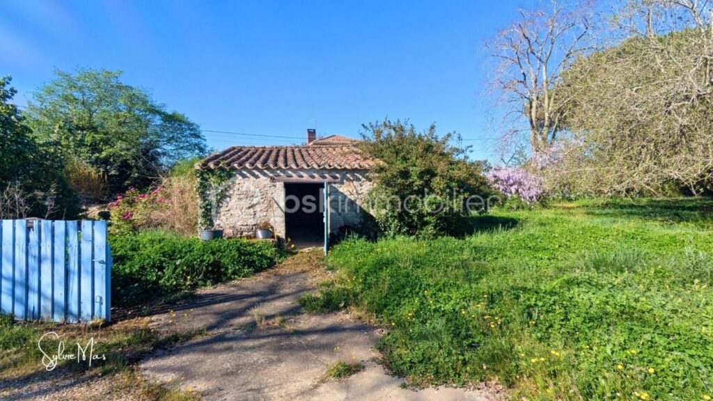 Ancienne grange en pierre sur 2,7 hectares avec vue dégagée au calme – 4 pièces – 3 chambres – 140 m²