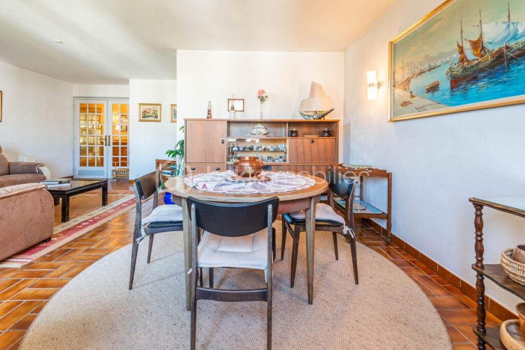 Joli 4 pièces en étage élevé avec vue panoramique / Cave + Parking commun / Garage en sus – 4 pièces – 2 chambres – 82 m²