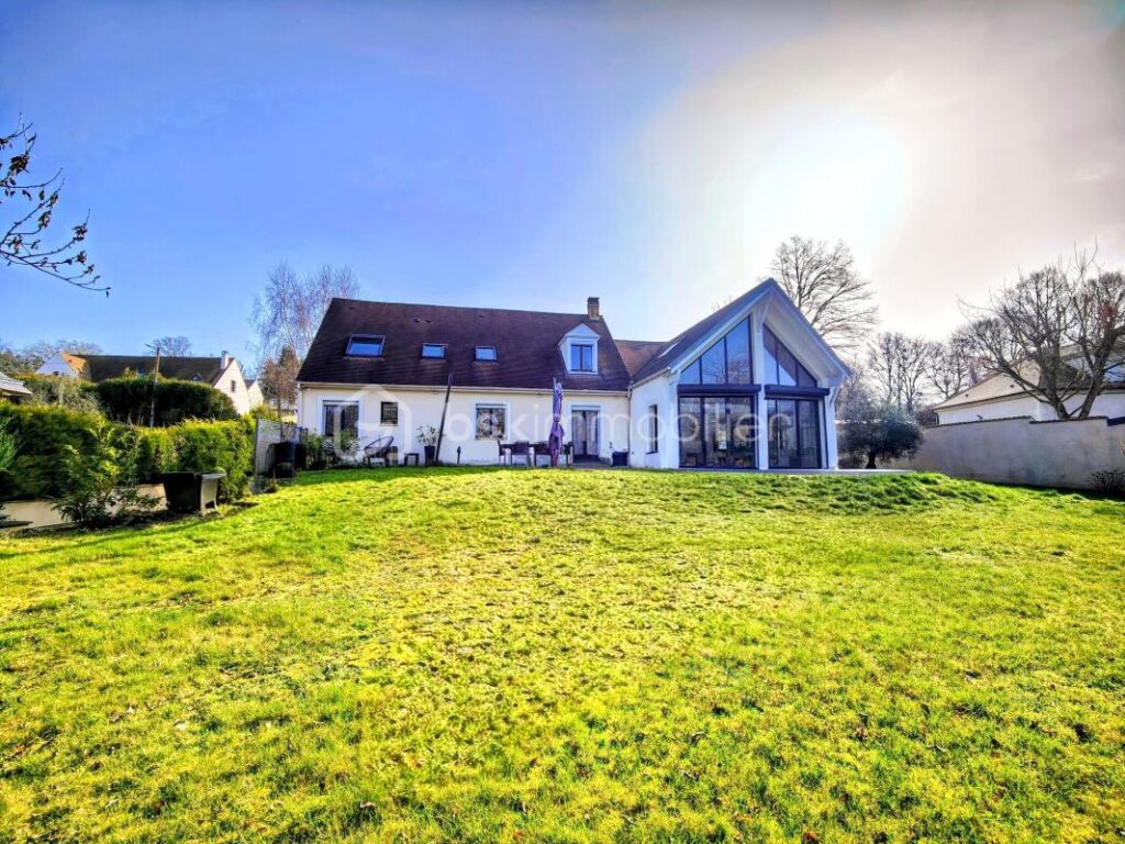 Maison contemporaine charmante et spacieuse à Jouars-Pontchartrain – 8 pièces – 3 chambres – 233 m²