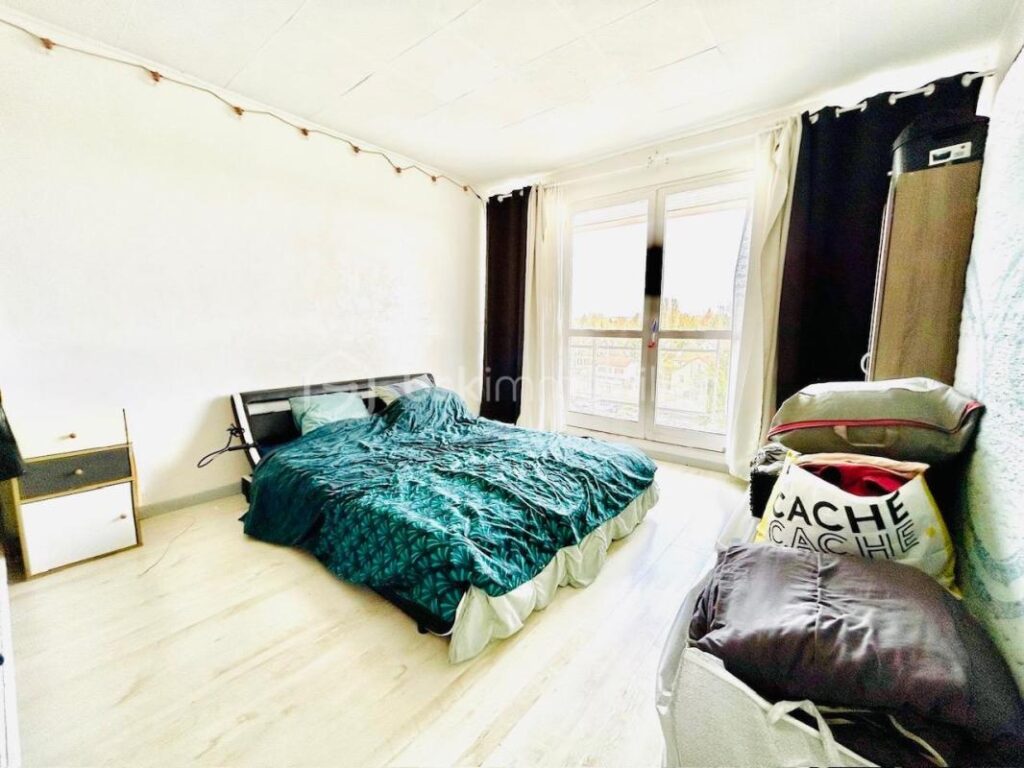 *** Nouveauté : Idéal premier achat ou rentabilité attractive pour investisseur ! Appartement 4 pièces très lumineux avec balcons, situé au cœur d&rsquo;un secteur recherché de la ville de Sens*** – 4 pièces – 2 chambres – 97 m²