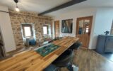 Ancienne grange rénovée avec vue dégagée – Fort potentiel en gîte – Freydefont (Saint-Nectaire) – 6 pièces – 4 chambres – 128 m²