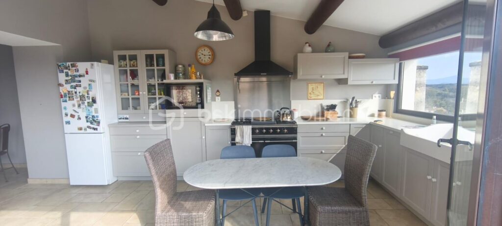 Votre havre de paix au cœur de la Drôme provençale – 9 pièces – 4 chambres – 196 m²