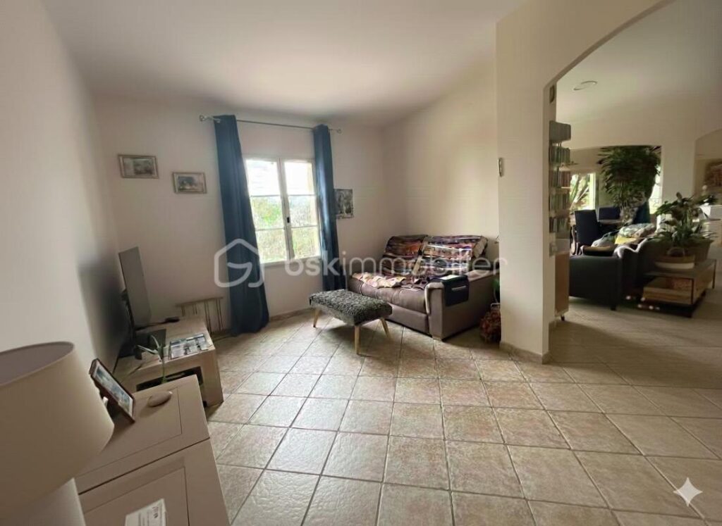 MAISON – VILLAGE – PARC – STUDIO – PISCINE – 5 pièces – 3 chambres – 165 m²