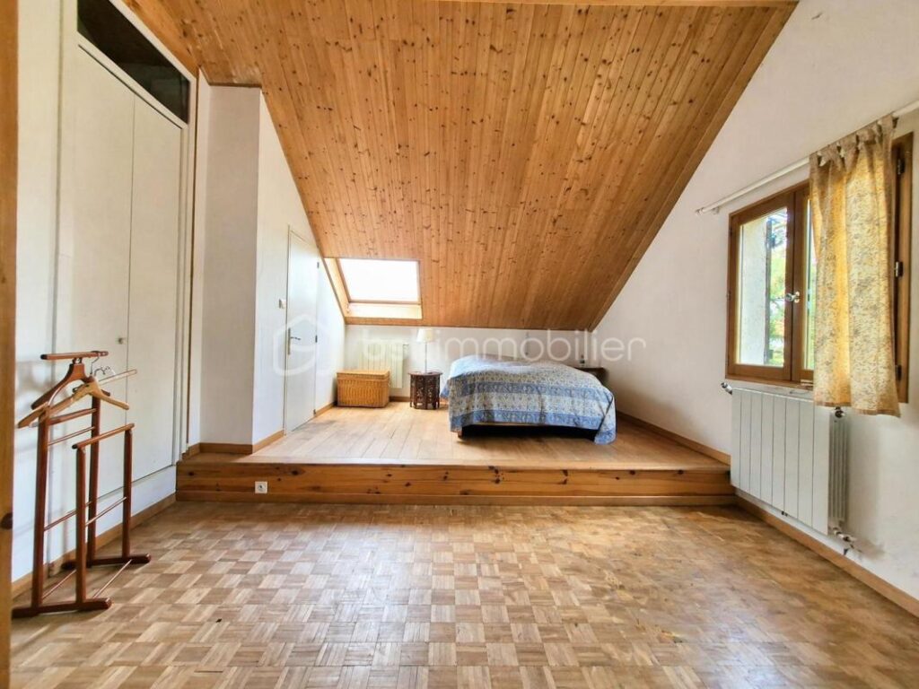 Maison de caractère – 167 m² – Jardin 1245 m² – 4 pièces – 3 chambres – 167 m²