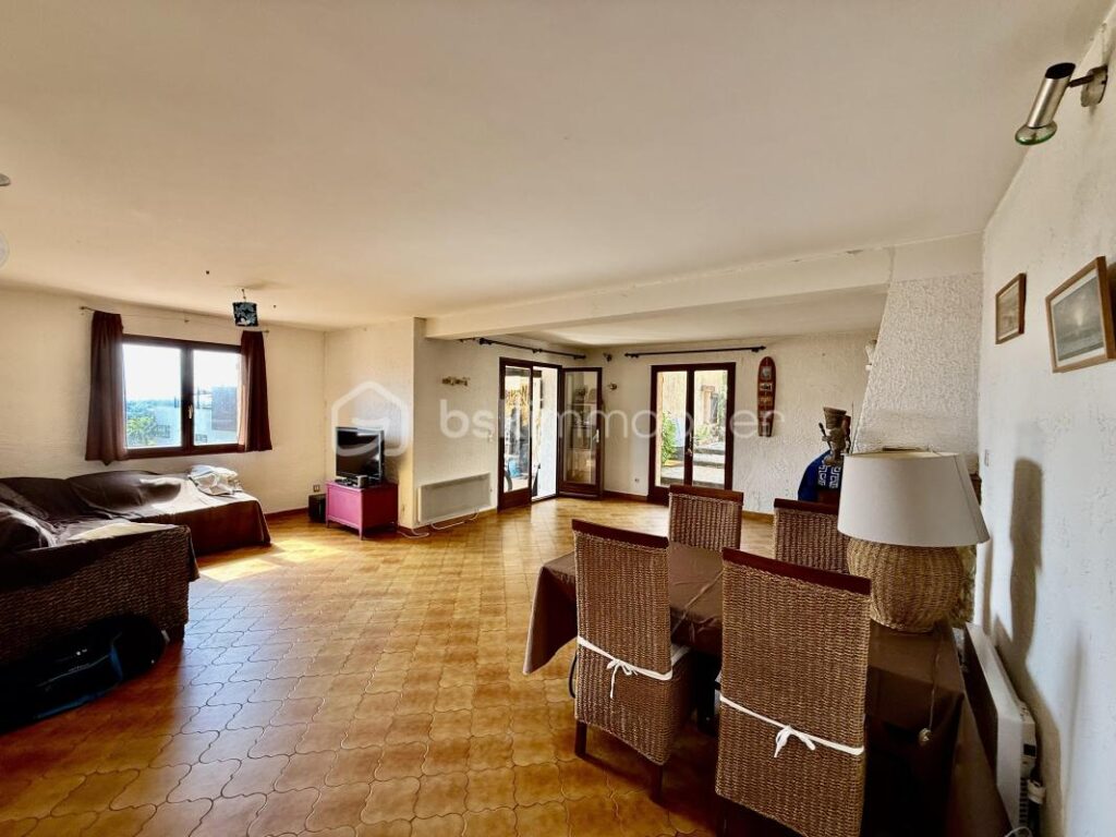 Maison individuelle avec piscine et vue mer – 6 pièces – 3 chambres – 220 m²