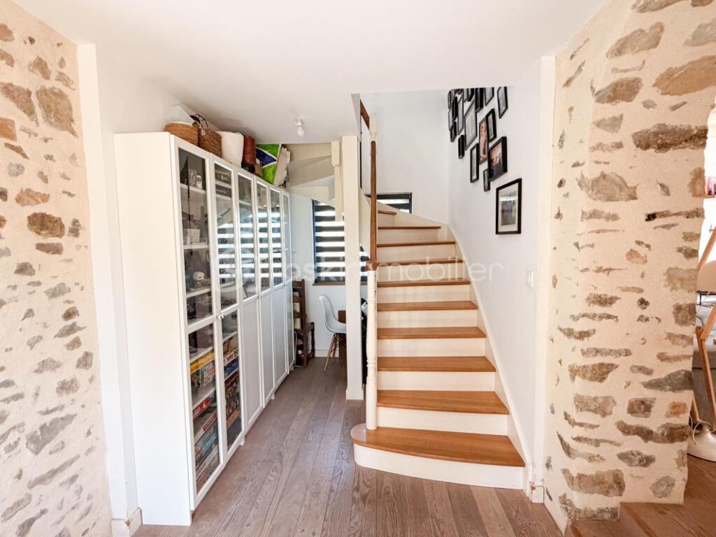 Maison en pierre renovée 100m2 2 chambres – 4 pièces – 2 chambres – 100 m²