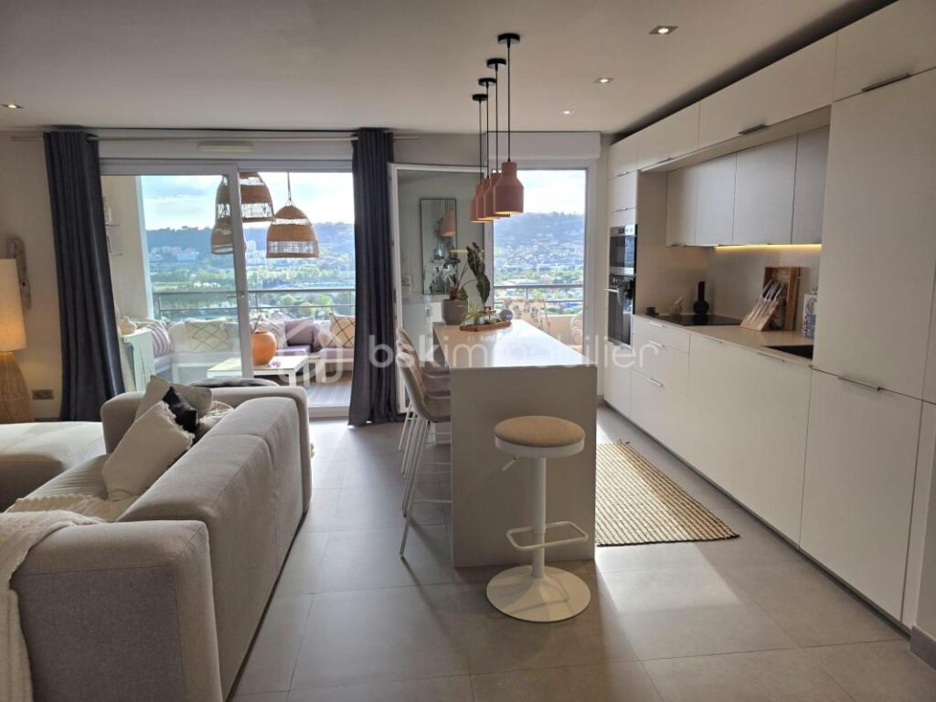 Nice – Corniche Fleurie | 3 pièces 66 m² | Terrasse 16 m² | Vue panoramique | Garage | Piscine – 3 pièces – 2 chambres – 66 m²